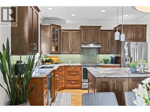 Open Kitchen - 1635 Gregory Road, West Kelowna, BC - Indoor Photo Showing Kitchen With Upgraded Kitchen