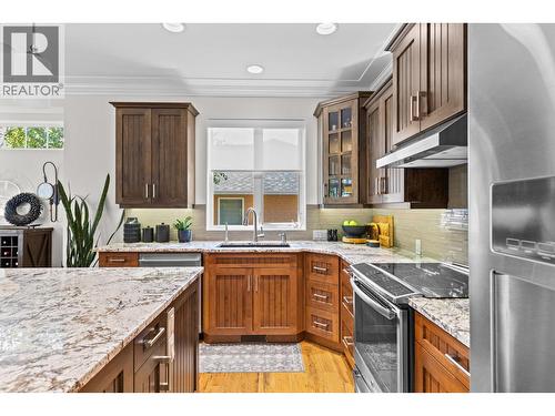 Open Kitchen - 1635 Gregory Road, West Kelowna, BC - Indoor Photo Showing Kitchen