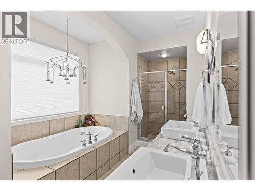 Primary Ensuite - 1635 Gregory Road, West Kelowna, BC - Indoor Photo Showing Bathroom