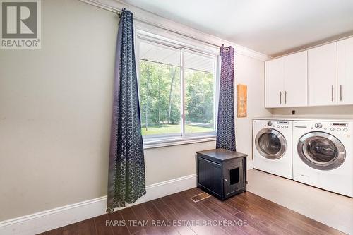 17956 Warden Avenue, East Gwillimbury, ON - Indoor Photo Showing Laundry Room