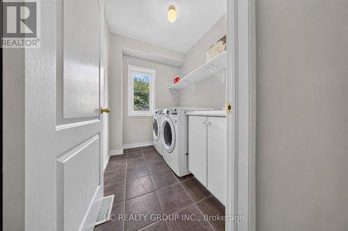 86 Beare Trail, Newmarket, ON - Indoor Photo Showing Laundry Room