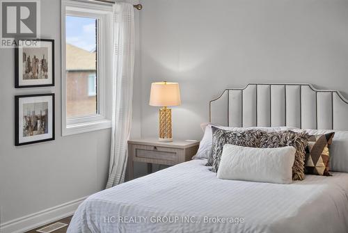 86 Beare Trail, Newmarket, ON - Indoor Photo Showing Bedroom