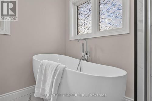 86 Beare Trail, Newmarket, ON - Indoor Photo Showing Bathroom