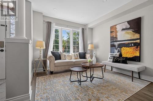 86 Beare Trail, Newmarket, ON - Indoor Photo Showing Living Room