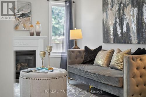 86 Beare Trail, Newmarket, ON - Indoor Photo Showing Living Room With Fireplace