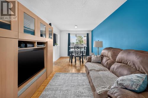 10 Lento Court, Vaughan, ON - Indoor Photo Showing Living Room