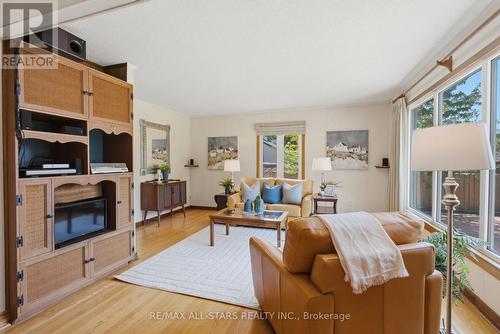 710 Regional 13 Road, Uxbridge, ON - Indoor Photo Showing Living Room With Fireplace