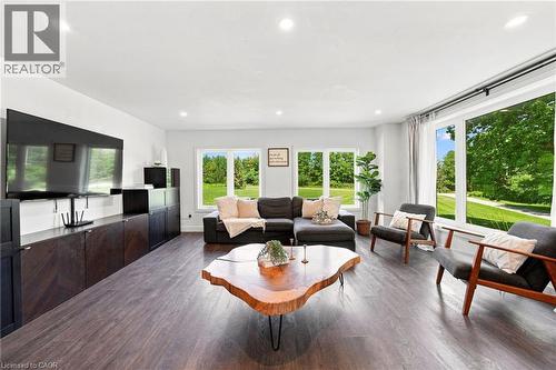 62 Thompson Road, Brantford, ON - Indoor Photo Showing Living Room