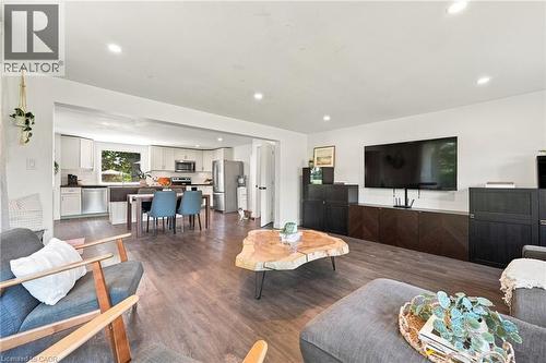62 Thompson Road, Brantford, ON - Indoor Photo Showing Living Room