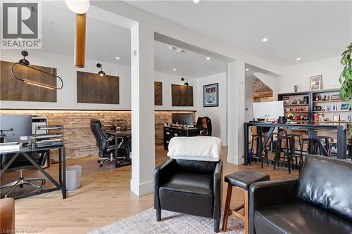1020 King Street E, Kitchener, ON 