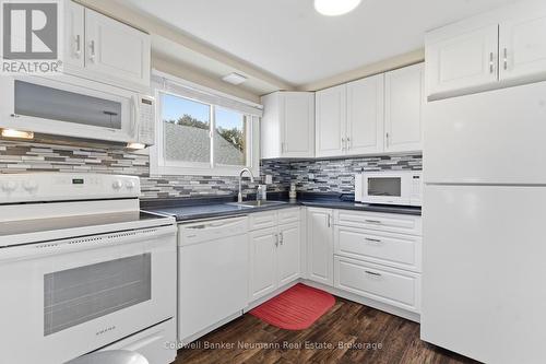 99 Emma Street, Guelph (General Hospital), ON - Indoor Photo Showing Kitchen