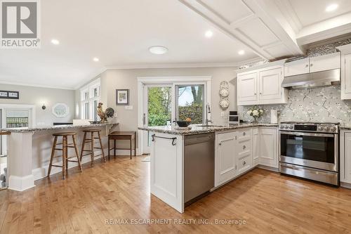 2116 Caroline Street, Burlington, ON - Indoor Photo Showing Kitchen With Upgraded Kitchen