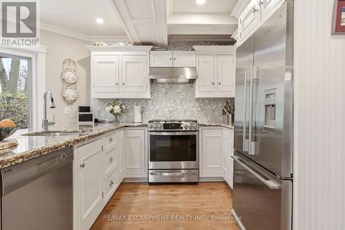2116 Caroline Street, Burlington, ON - Indoor Photo Showing Kitchen With Upgraded Kitchen