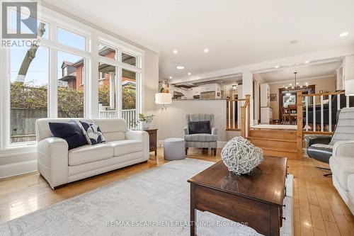 2116 Caroline Street, Burlington, ON - Indoor Photo Showing Living Room