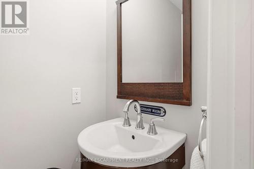 2116 Caroline Street, Burlington, ON - Indoor Photo Showing Bathroom