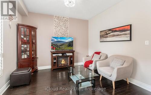 39 Flurry Circle, Brampton, ON - Indoor Photo Showing Living Room
