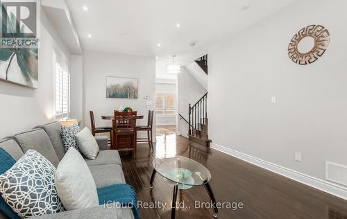 39 Flurry Circle, Brampton, ON - Indoor Photo Showing Living Room