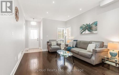39 Flurry Circle, Brampton, ON - Indoor Photo Showing Living Room