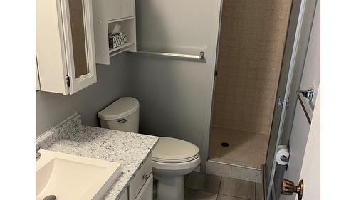202-555 Rowcliffe Avenue, Kelowna, BC - Indoor Photo Showing Bathroom