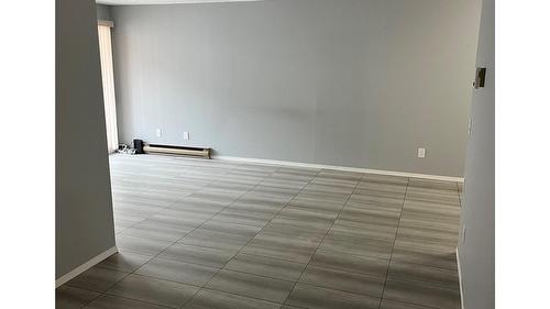 202-555 Rowcliffe Avenue, Kelowna, BC - Indoor Photo Showing Other Room