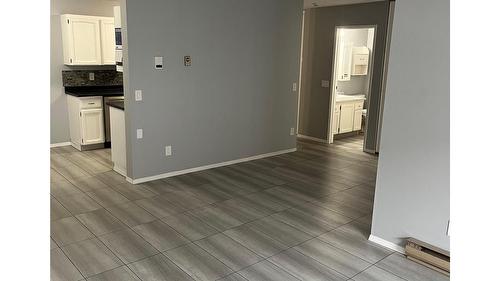 202-555 Rowcliffe Avenue, Kelowna, BC - Indoor Photo Showing Other Room