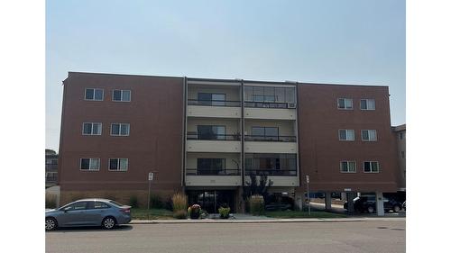 202-555 Rowcliffe Avenue, Kelowna, BC - Outdoor