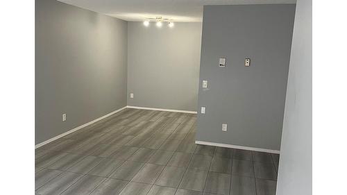 202-555 Rowcliffe Avenue, Kelowna, BC - Indoor Photo Showing Other Room