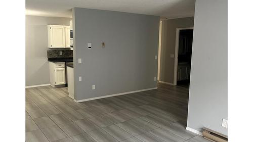 202-555 Rowcliffe Avenue, Kelowna, BC - Indoor Photo Showing Other Room