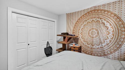 4202 16 Avenue, Vernon, BC - Indoor Photo Showing Bedroom
