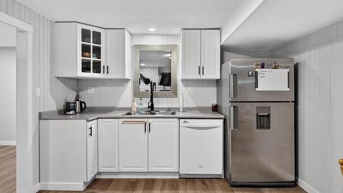 4202 16 Avenue, Vernon, BC - Indoor Photo Showing Kitchen With Double Sink