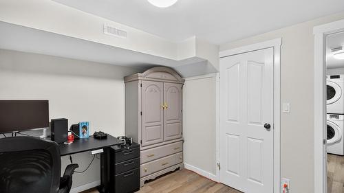 4202 16 Avenue, Vernon, BC - Indoor Photo Showing Laundry Room