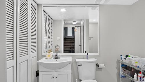 4202 16 Avenue, Vernon, BC - Indoor Photo Showing Bathroom