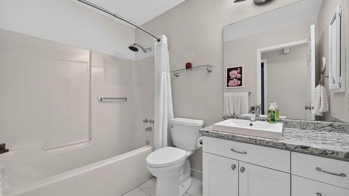 467-1260 Raymer Road, Kelowna, BC - Indoor Photo Showing Bathroom