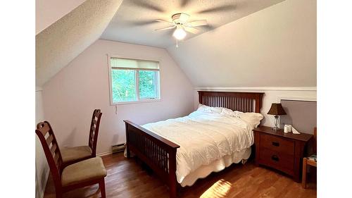 225 6Th Street, Nakusp, BC - Indoor Photo Showing Bedroom