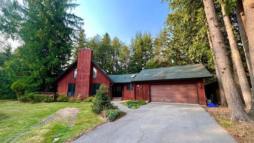225 6Th Street, Nakusp, BC - Outdoor