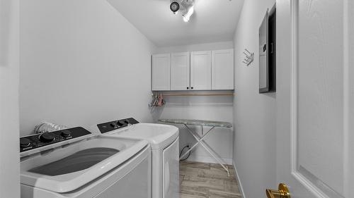 109-360 Battle Street, Kamloops, BC - Indoor Photo Showing Laundry Room