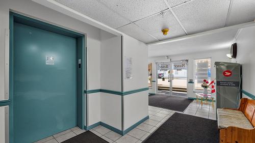109-360 Battle Street, Kamloops, BC - Indoor Photo Showing Other Room