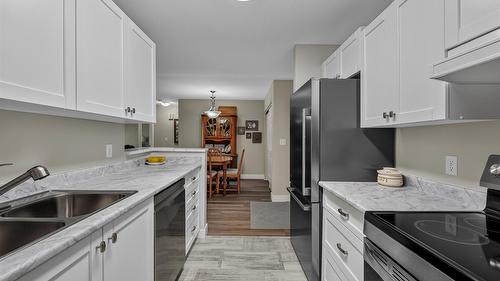 109-360 Battle Street, Kamloops, BC - Indoor Photo Showing Kitchen With Double Sink