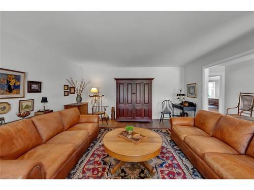 3894 St Clair Parkway, Port Lambton, ON - Indoor Photo Showing Living Room