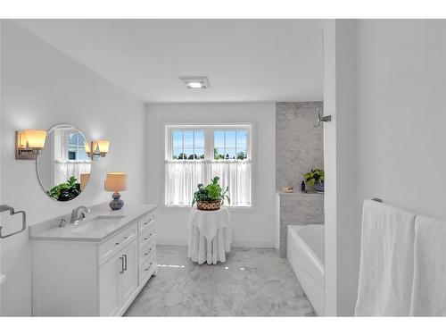 3894 St Clair Parkway, Port Lambton, ON - Indoor Photo Showing Bathroom