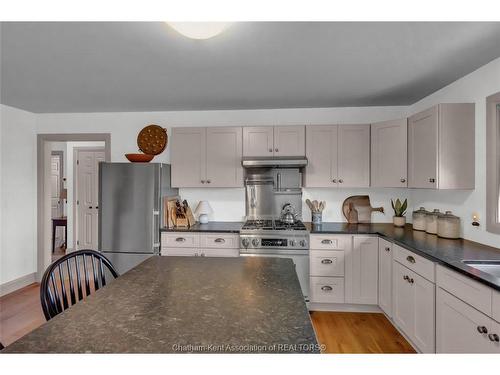 3894 St Clair Parkway, Port Lambton, ON - Indoor Photo Showing Kitchen