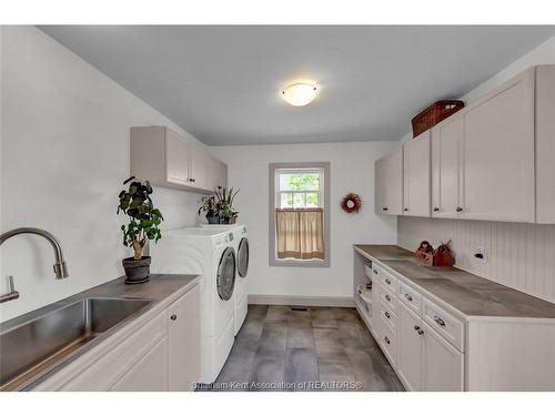 3894 St Clair Parkway, Port Lambton, ON - Indoor Photo Showing Laundry Room