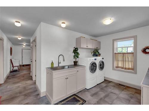 3894 St Clair Parkway, Port Lambton, ON - Indoor Photo Showing Laundry Room