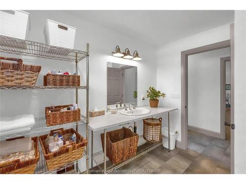 3894 St Clair Parkway, Port Lambton, ON - Indoor Photo Showing Bathroom