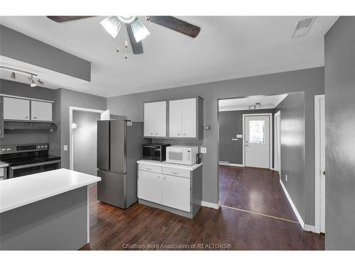 141 Lancefield Place, Chatham, ON - Indoor Photo Showing Kitchen