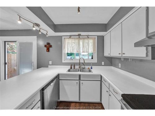 141 Lancefield Place, Chatham, ON - Indoor Photo Showing Kitchen With Double Sink