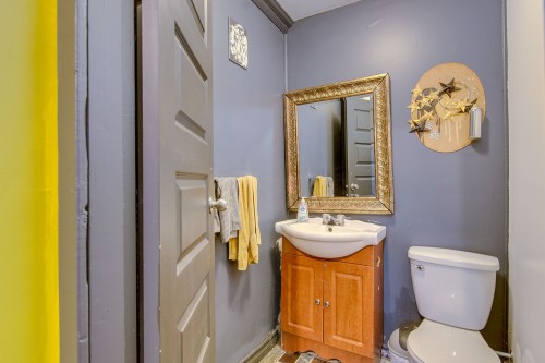 Powder room - 35Z Rue Principale S., Sutton, QC - Indoor Photo Showing Bathroom