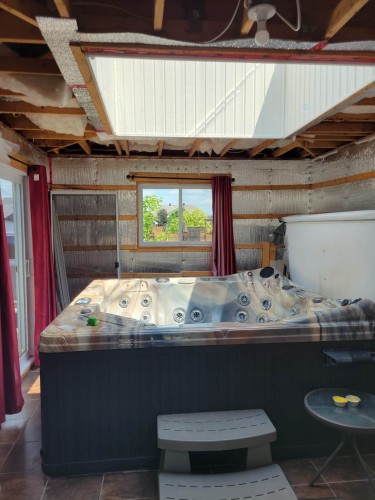 Spa - 118 Rue Bilodeau, Saint-Sylvestre, QC - Indoor