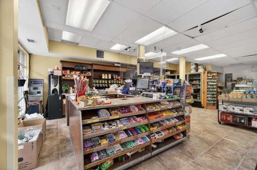 Commerce - 23 Rue Villeneuve E., Montréal (Le Plateau-Mont-Royal), QC - Indoor Photo Showing Other Room