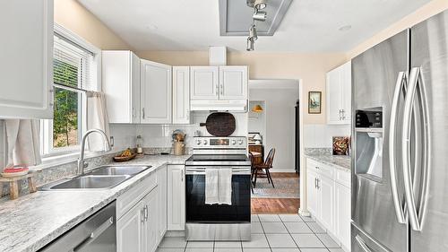 1796 Babine Avenue, Kamloops, BC - Indoor Photo Showing Kitchen With Double Sink With Upgraded Kitchen